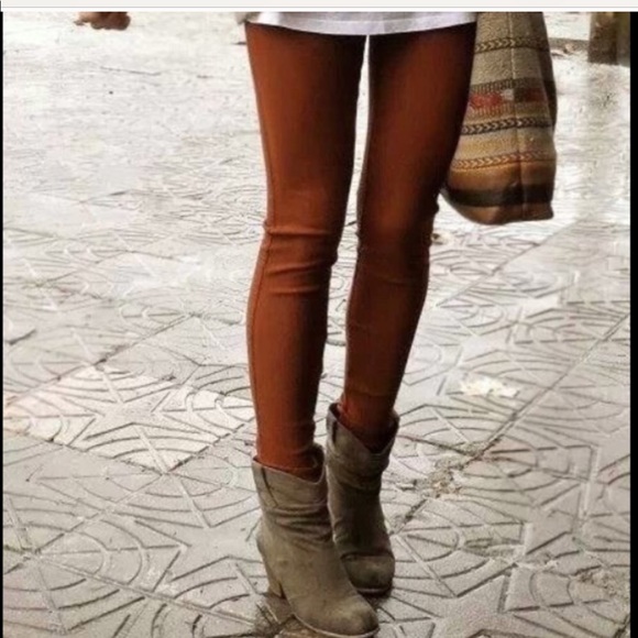 Aritzia mid rise rust pant π